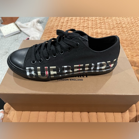 Burberry genlty used sneakers almost brand new order wrong size - Picture 4 of 5